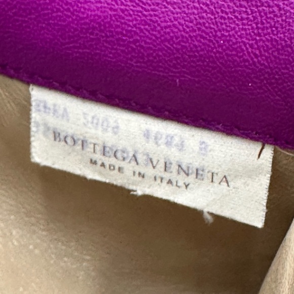 BOTTEGA VENETA (VINTAGE)
Nappa Intrecciato Continental Flap
Wallet Peony - Picture 9 of 10